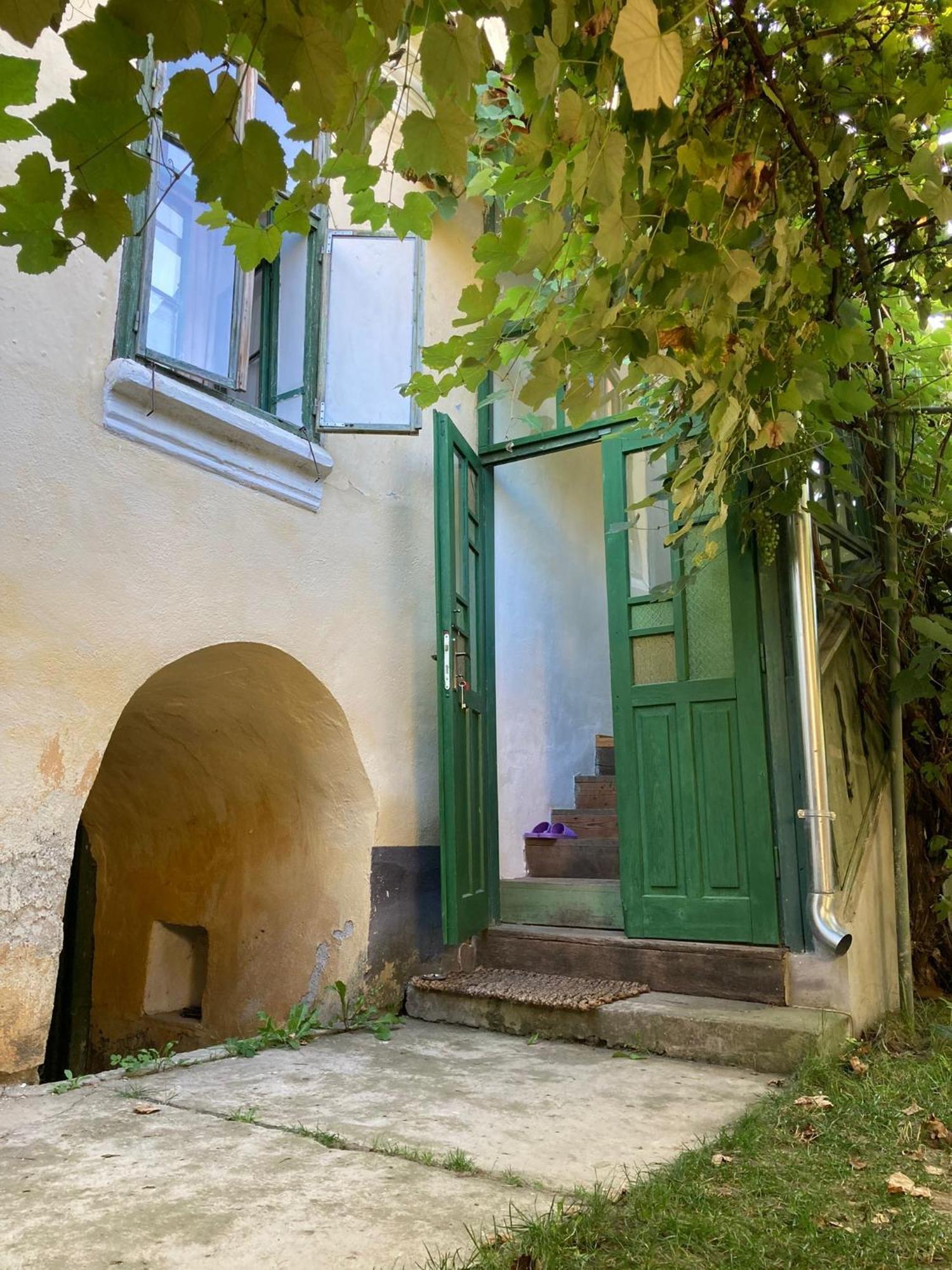 House By The Church - Entire House Crit Εξωτερικό φωτογραφία
