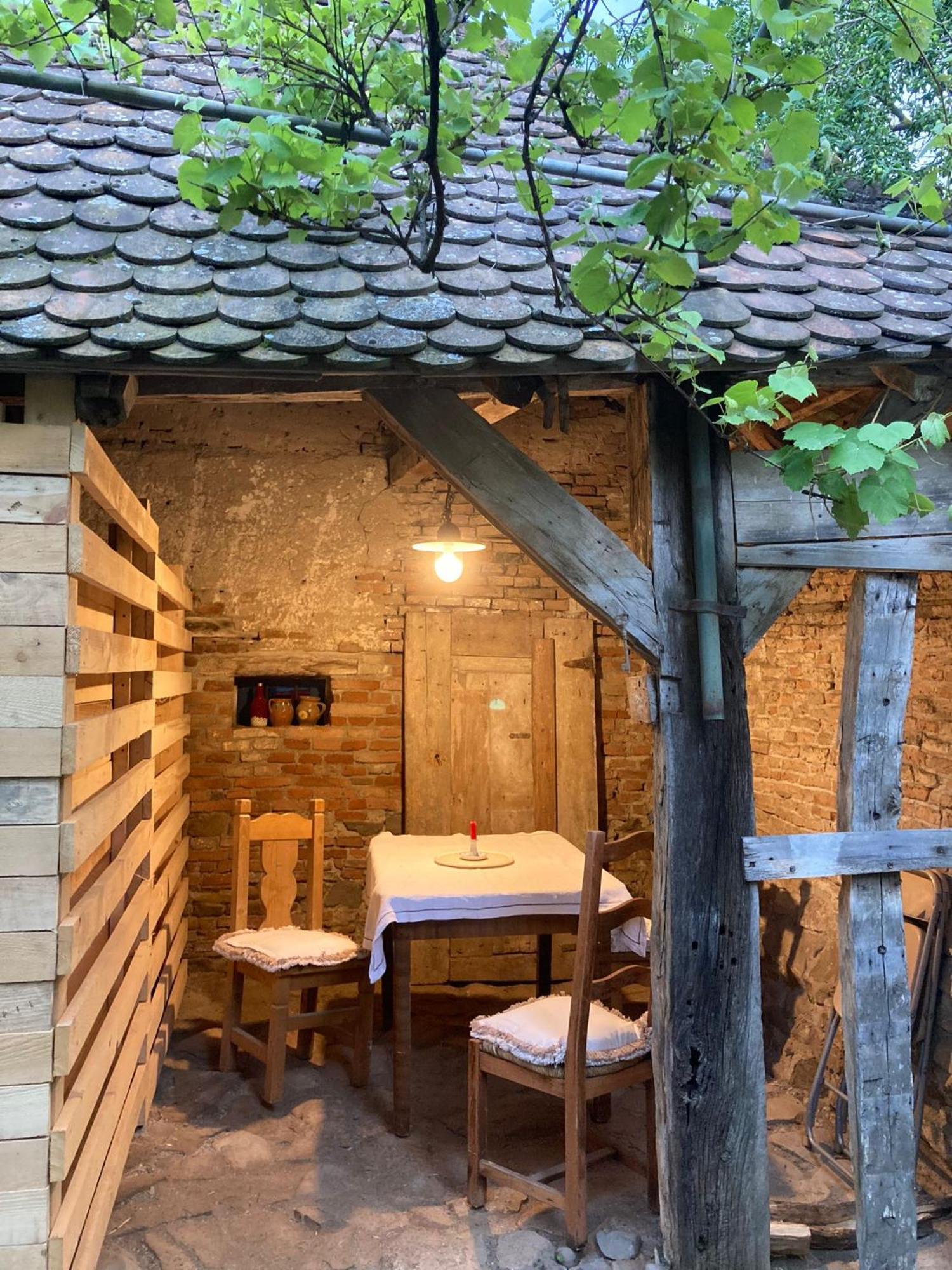 House By The Church - Entire House Crit Εξωτερικό φωτογραφία